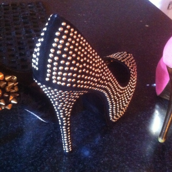 Size 9 new brand spanking new sheikhs exclusive