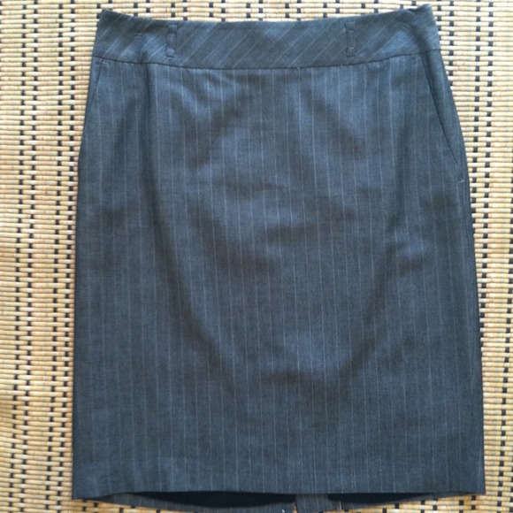 Ann Taylor Loft skirt w side pockets pinstripe