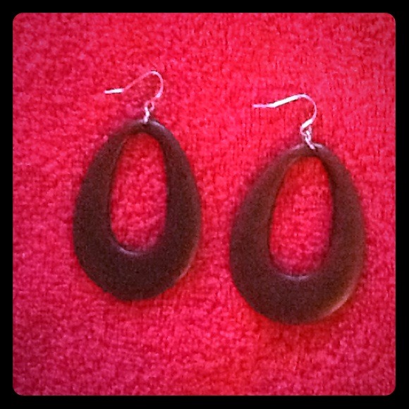 Brown oval earrings
