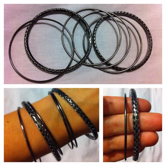 Set of 6 metal bangles