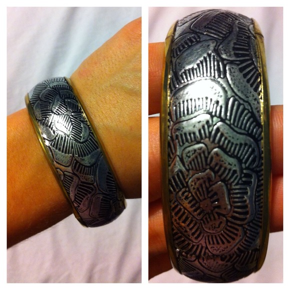 Bangle bracelet