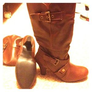 SOLD 😊Brown boots to calf length