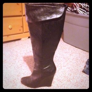 REDUCED! Barely worn all black knee high wedge