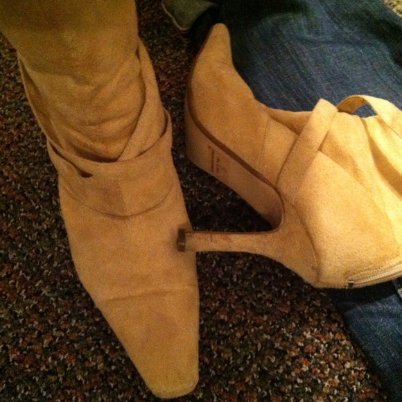 Nude soft suede boots