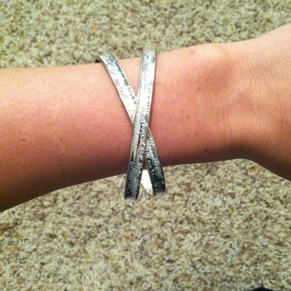 Tiffany & Co. LOOK ALIKE &LEI bundle. Reserved!