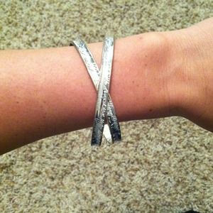 Tiffany & Co. LOOK ALIKE &LEI bundle. Reserved!