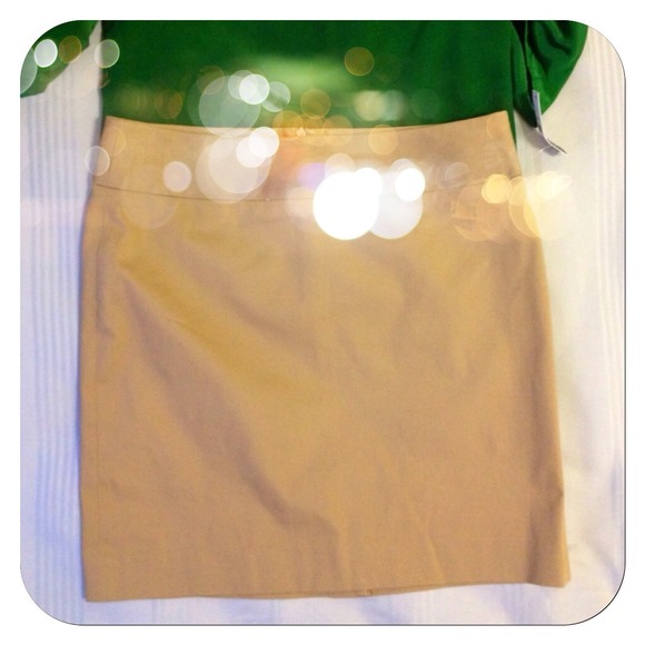 *SOLD* NWT Lord & Taylor Khaki Skirt