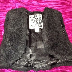 *Reserved*Reduced Black fur sleeveless jacket
