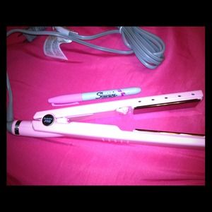 ⛔⛔REDUCED⛔⛔ Pink Babyliss Pro Straightner