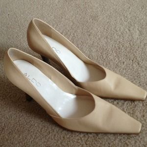 Brand new Aldo shoes-cream/beige. Never worn.