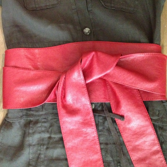 ❌SOLD❌Red leather wrap belt - Picture 2 of 3