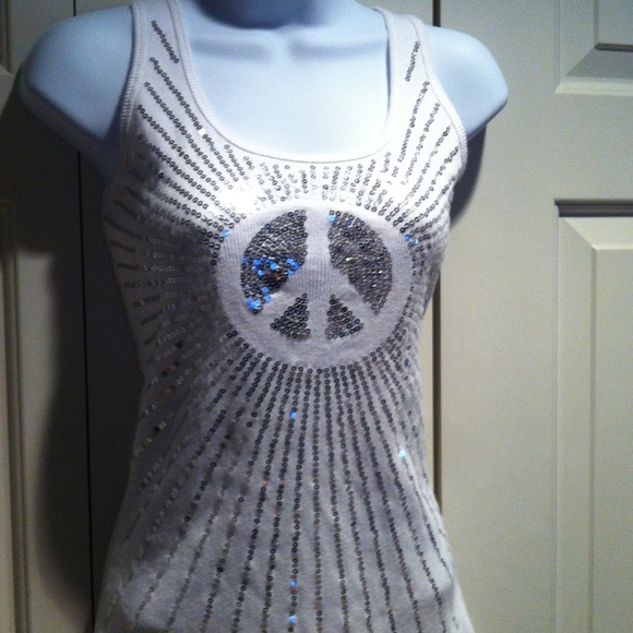Super cute sequined peace top