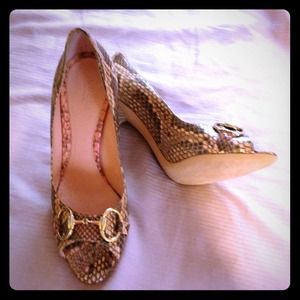 Gucci snake skin pumps never worn