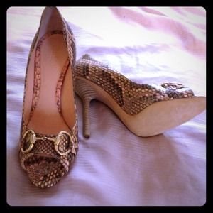 Gucci blush pink snakeskin pumps size 8