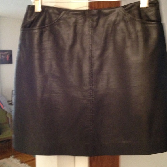 Black leather mini skirt donated - Picture 2 of 4