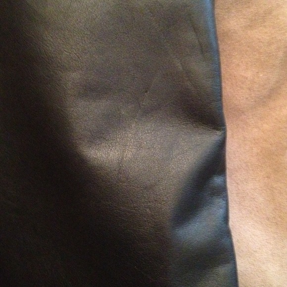 Black leather mini skirt donated - Picture 4 of 4