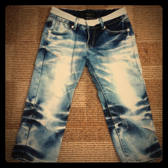 Blue and white cropped stylish jeans!!!