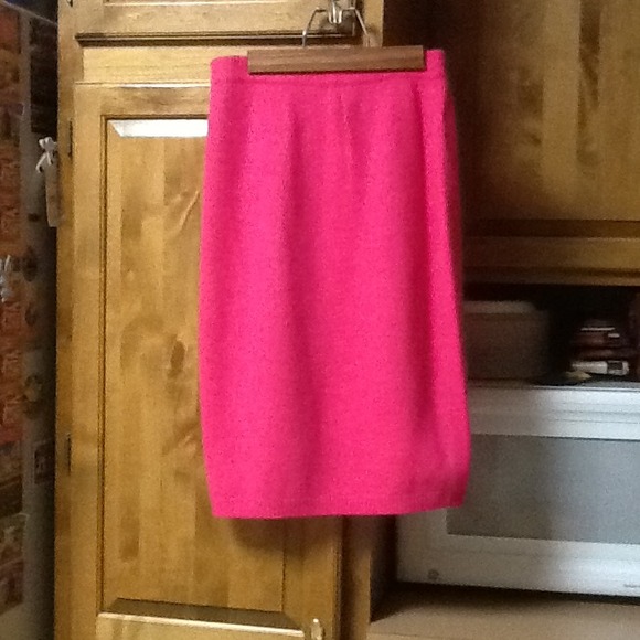 Vintage pink sweaterskirt.Great condition no holes