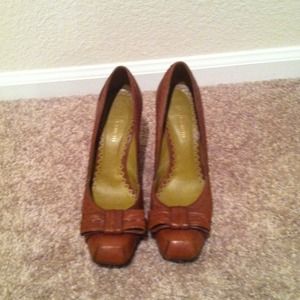 Vince Camuto heel Size 8