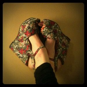 Bundle.  Floral platforms and faux Fur vest.