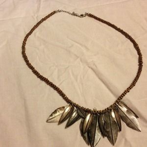 Wood bead feather necklae