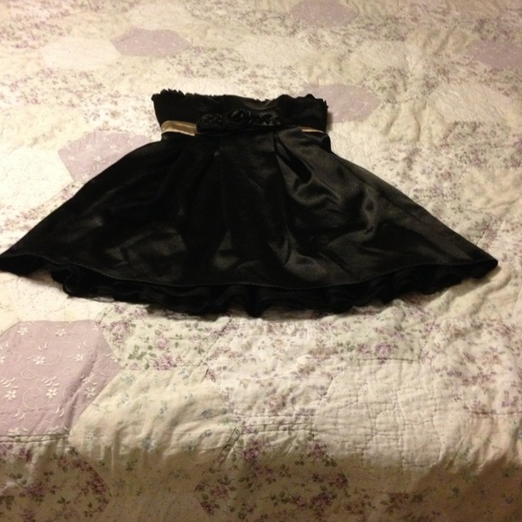 Little Black Cocktail Dress - 4 Pictures Total - Picture 1 of 4