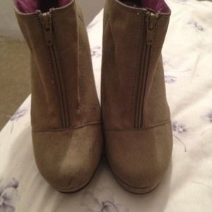 Green shoes ✋ reserved ✋@cashcole