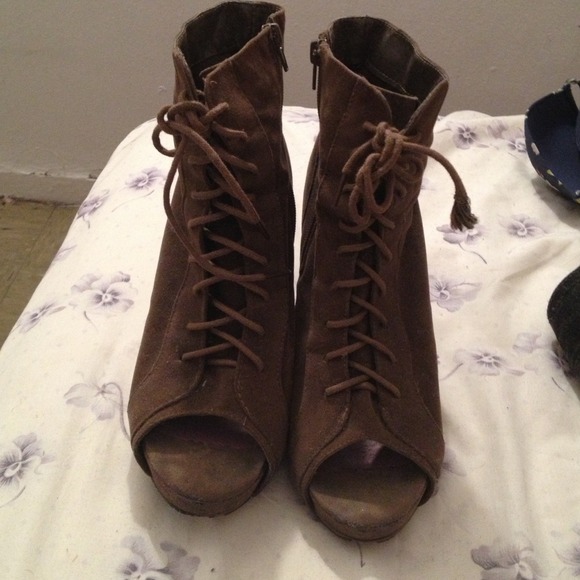 Bootie shoes 👍 trade 👍