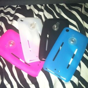 ✨RESERVED✨4 rubber iPod cases with armband
