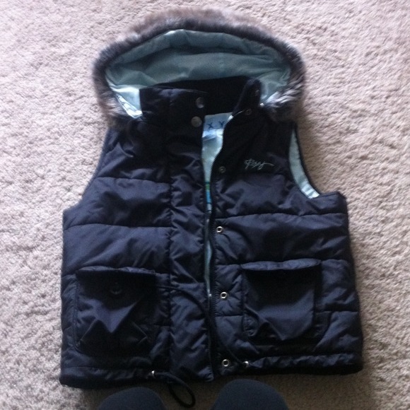 Roxy black zip vest with faux fur