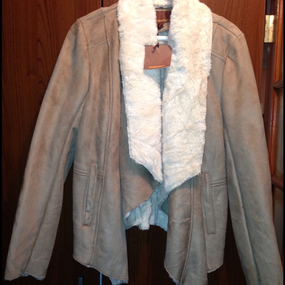 Hive & Honey Outerwear - Perfect for winter!!Faux Shearling Jacket