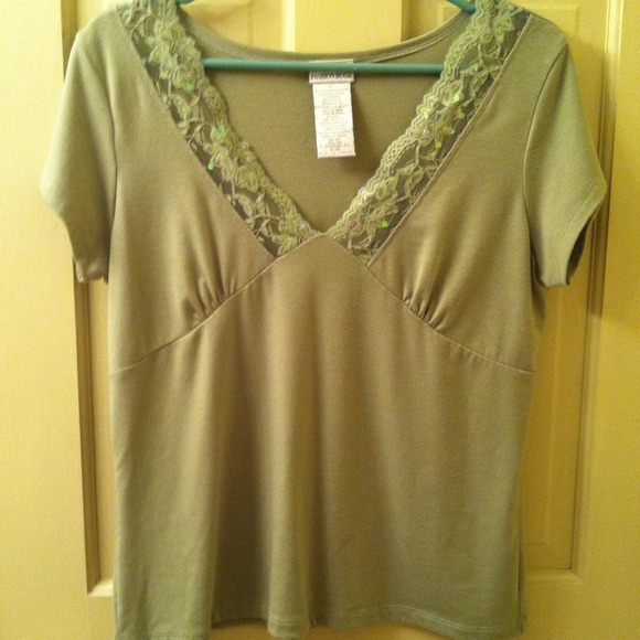 Lovely top with lace. - Picture 1 of 2
