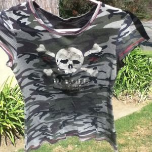 Cute- Skull & Crossbones T-Shirt