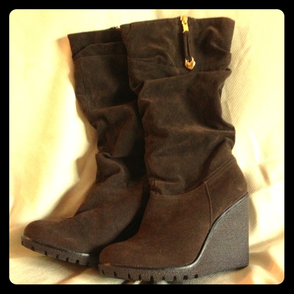 Brown suede wedge boot