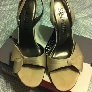 ****SALE*** $14Gold satin sling back, with bow