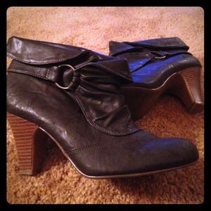 🎀SALE🎀 Madden Girl Grey Booties