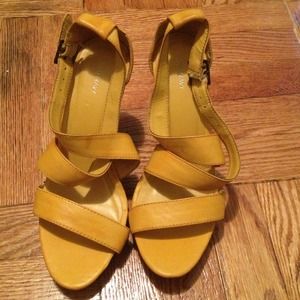 BRAND NEW. NEVER WORN. Mustard wedged heel