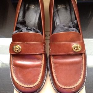 Vintage Coach Cognac leather loafers