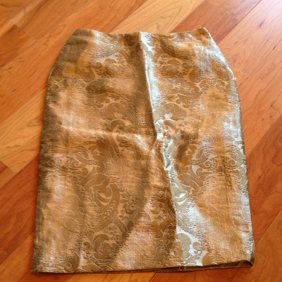 Gold brocade skirt and gold heels for @minners26