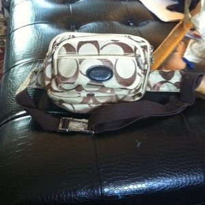 💢reserved💢Coach kangaroo pouch