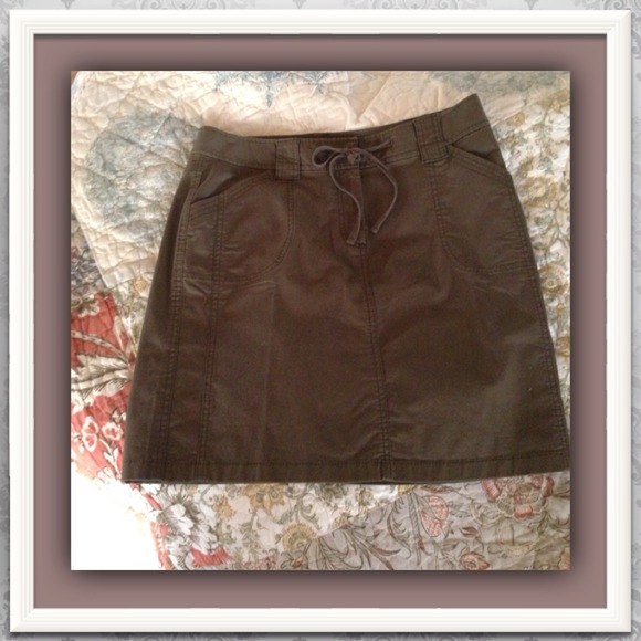 Olive Green Cargo Skirt🎯🎏