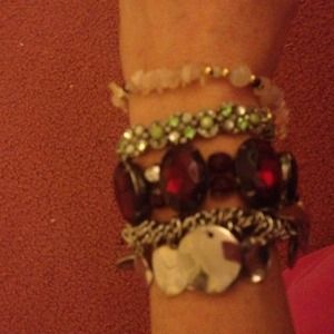 4 bracelets all stretch