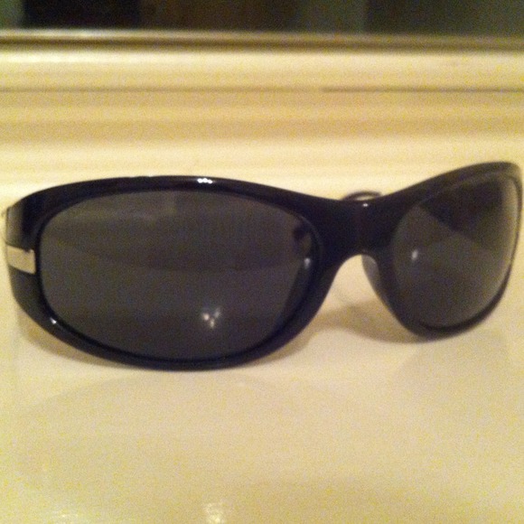 REDUCED - Prada sunglasses SPR07i (black)