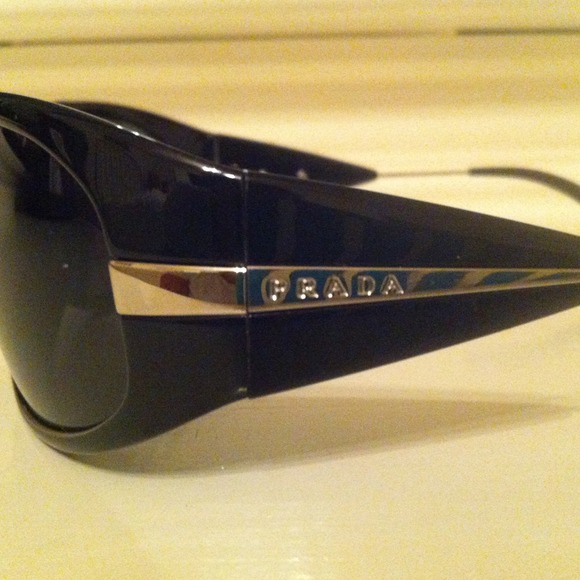 REDUCED - Prada sunglasses SPR07i (black) main image 4