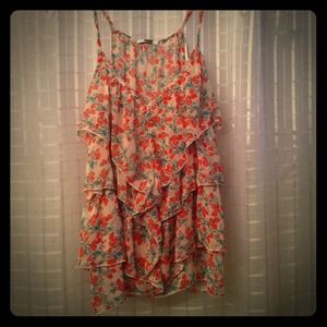 🌟REDUCED 🌟NWT ruffled tank