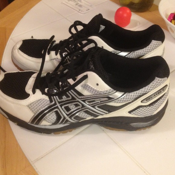 REDUCED! Volleyball Asics shoes - Picture 2 of 2