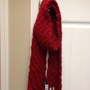 NY&Co. Beautiful winter scarf