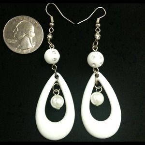 ⭕Reduced⭕Cute pearl-like, white earrings.