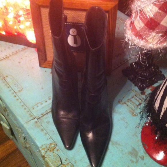 ""SOLD""Short boot - Picture 2 of 2