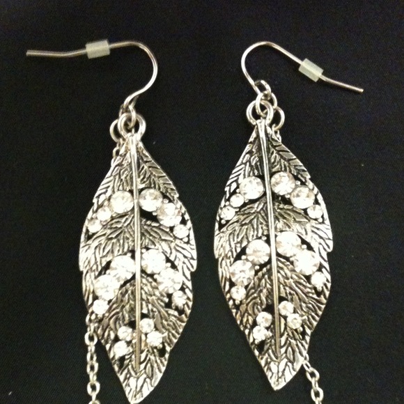 ❌SOLD❌Silver Leaf Earrings